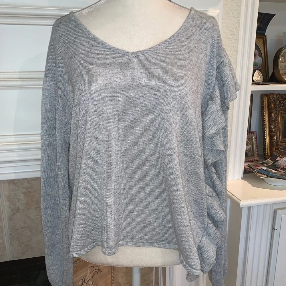 John + Jenn Ruffle Sweater Gray Size Large